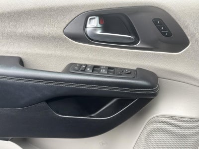 2022 Chrysler Pacifica Touring L FWD