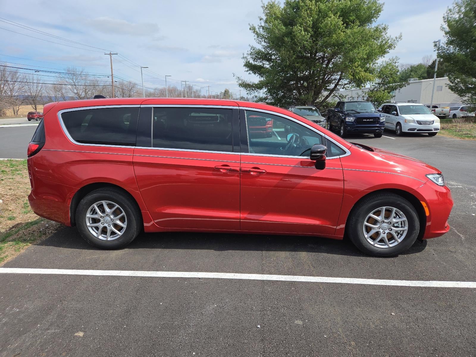 2025 Chrysler Pacifica Select FWD