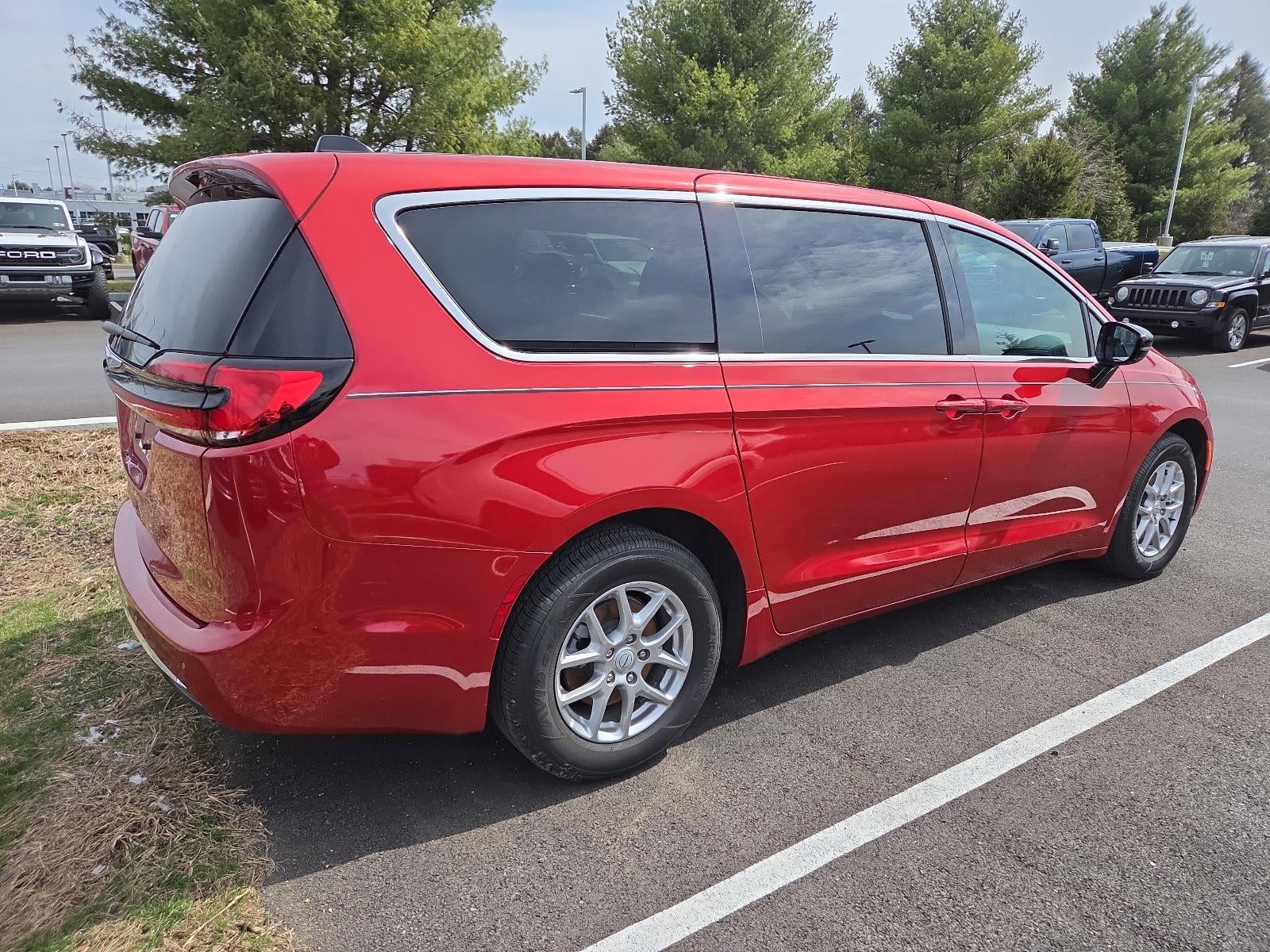 2025 Chrysler Pacifica Select FWD