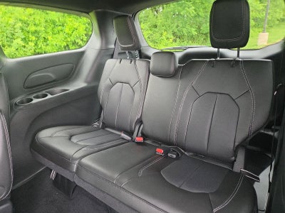 2027 Chrysler Pacifica Select FWD