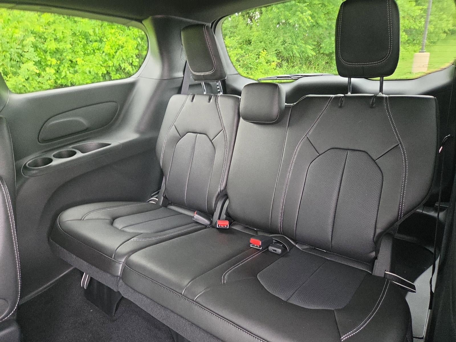2027 Chrysler Pacifica Select FWD