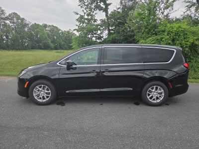 2027 Chrysler Pacifica Select FWD