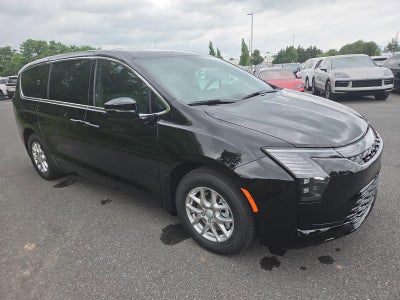 2027 Chrysler Pacifica Select FWD