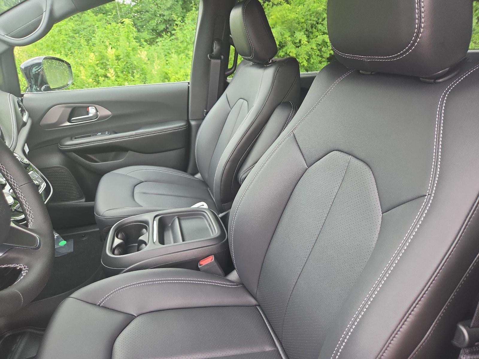 2027 Chrysler Pacifica Select FWD