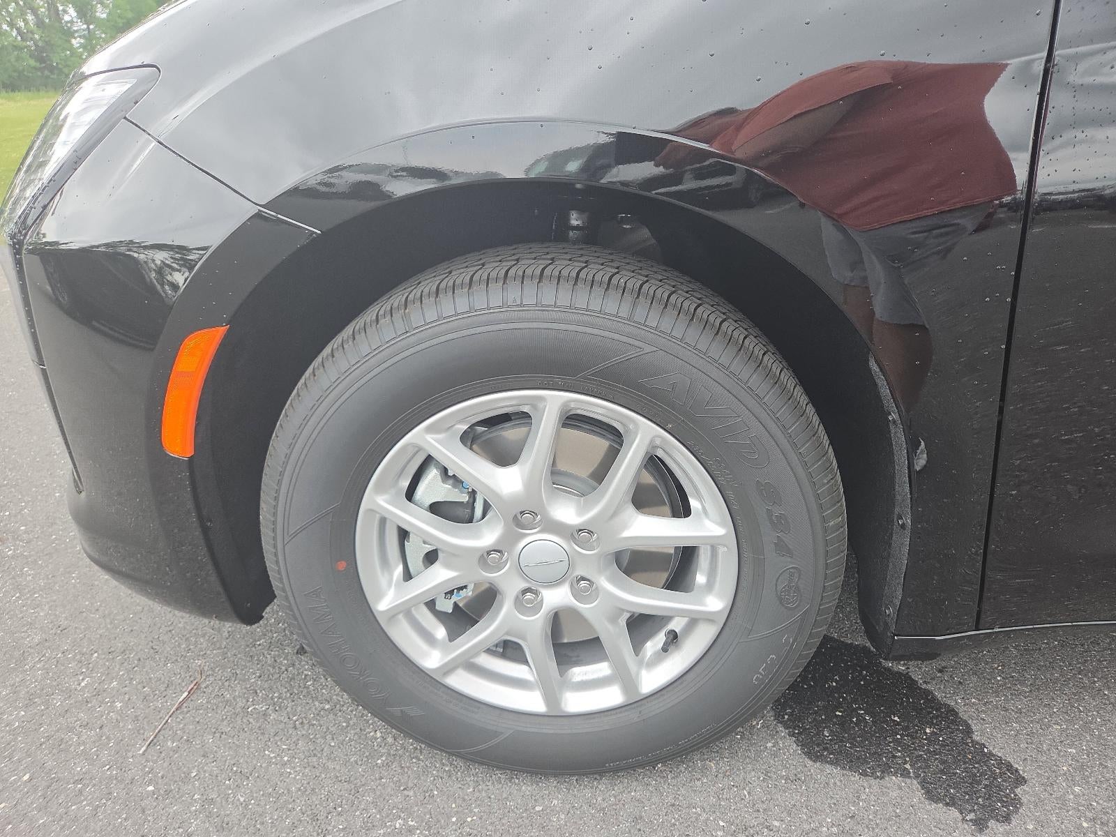 2027 Chrysler Pacifica Select FWD