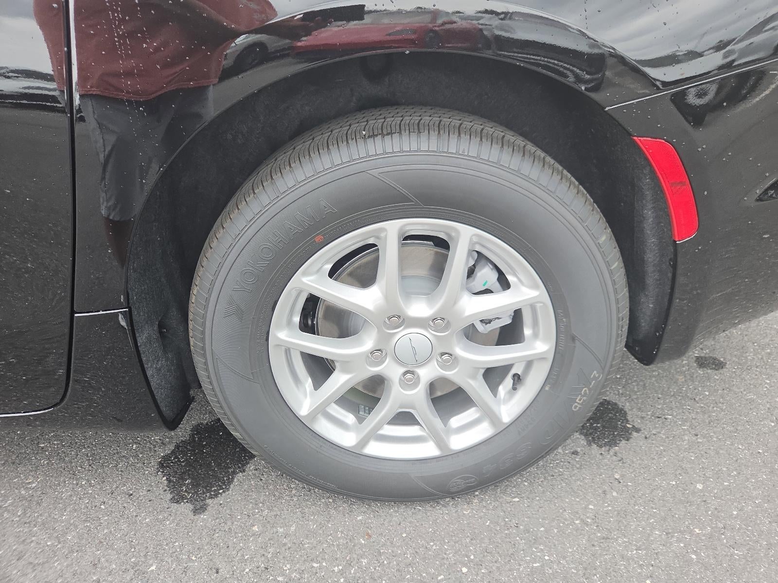 2027 Chrysler Pacifica Select FWD
