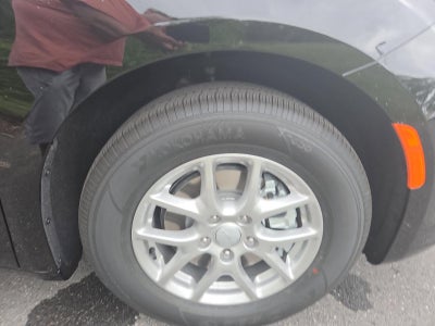 2027 Chrysler Pacifica Select FWD