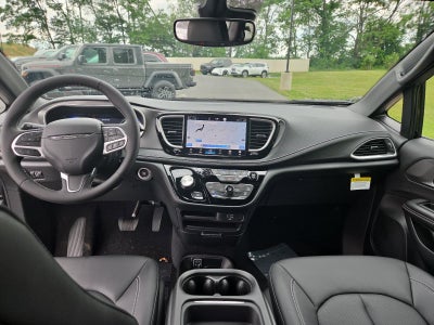 2027 Chrysler Pacifica Select FWD