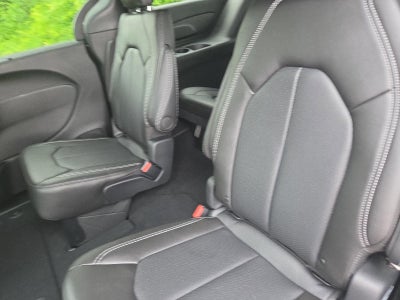 2027 Chrysler Pacifica Select FWD
