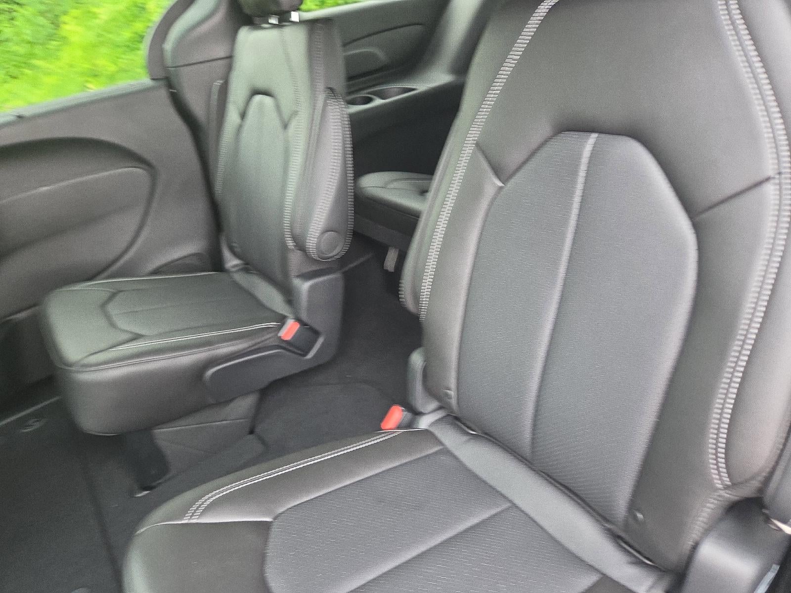2027 Chrysler Pacifica Select FWD