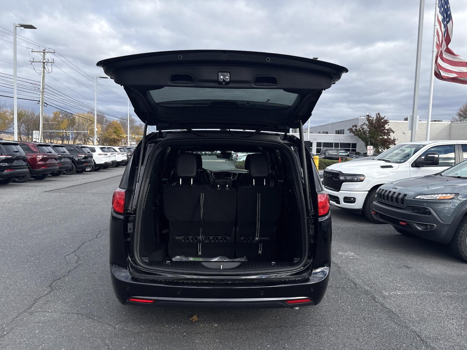 2026 Chrysler Voyager LX FWD