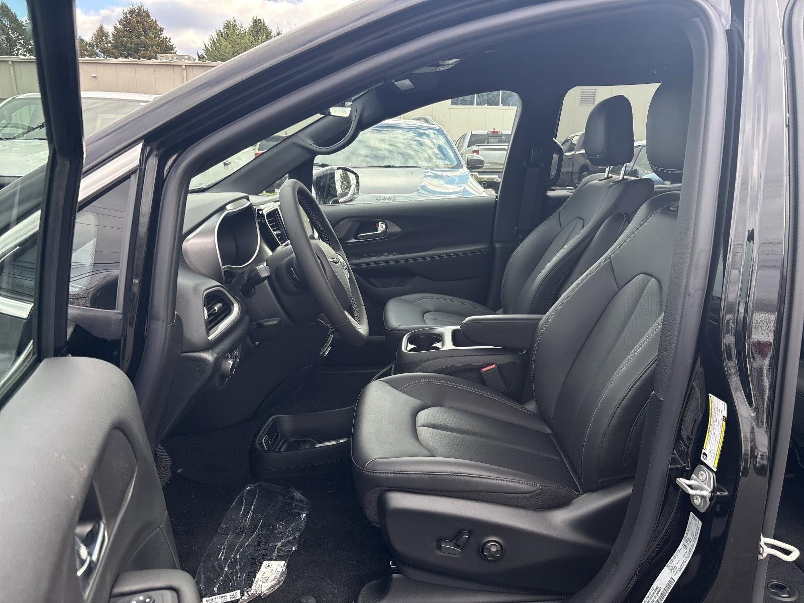 2026 Chrysler Voyager LX FWD