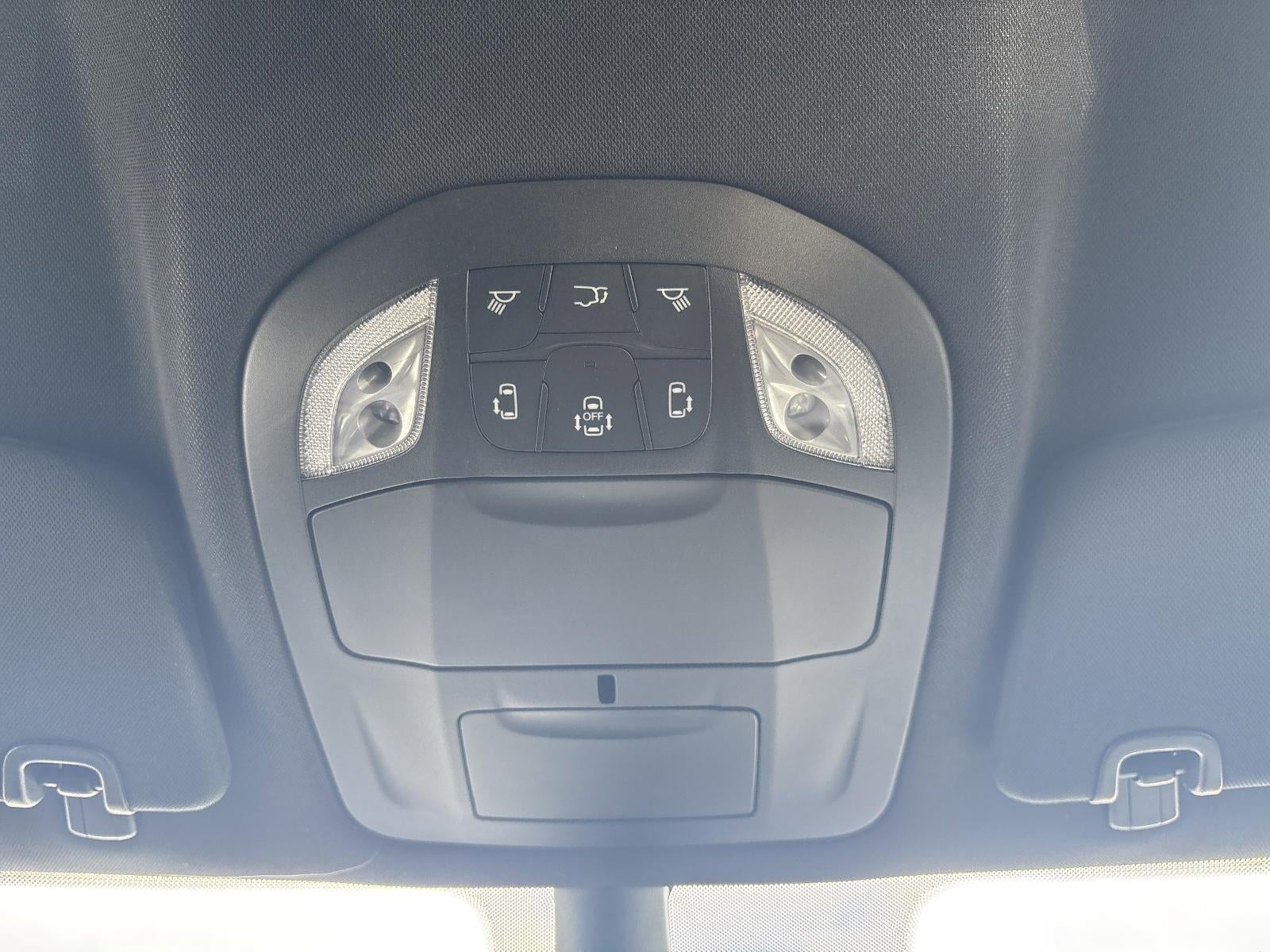 2026 Chrysler Voyager LX FWD