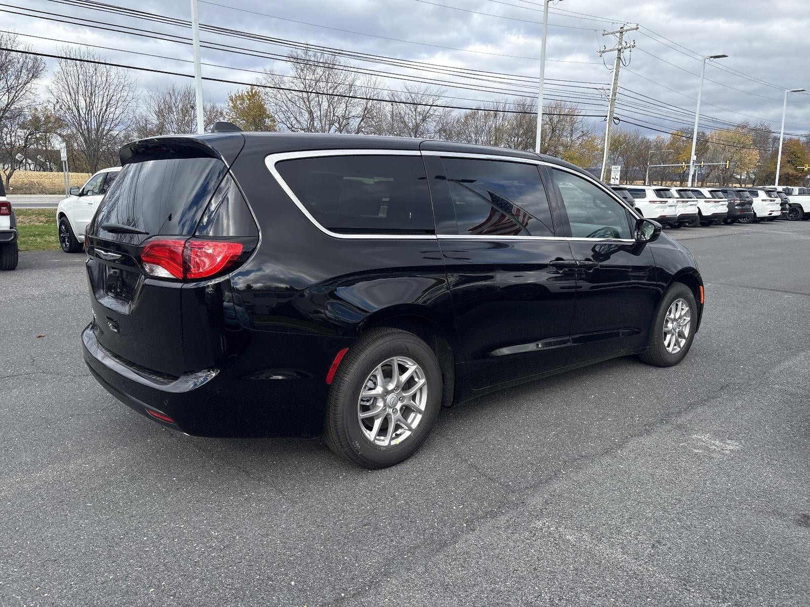 2026 Chrysler Voyager LX FWD