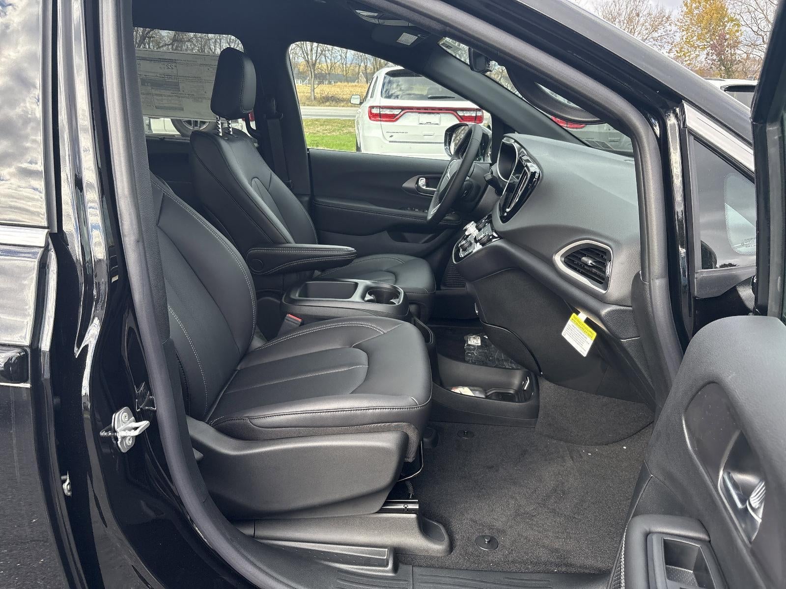 2026 Chrysler Voyager LX FWD