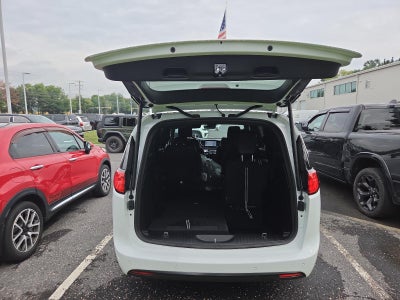 2027 Chrysler Pacifica LX FWD