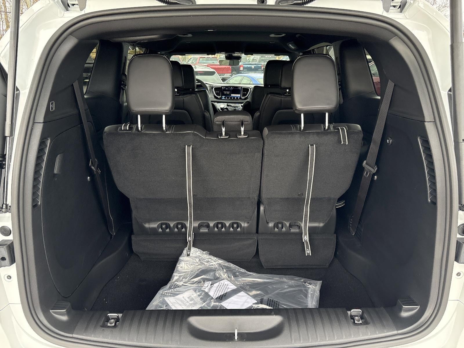 2026 Chrysler Voyager LX FWD