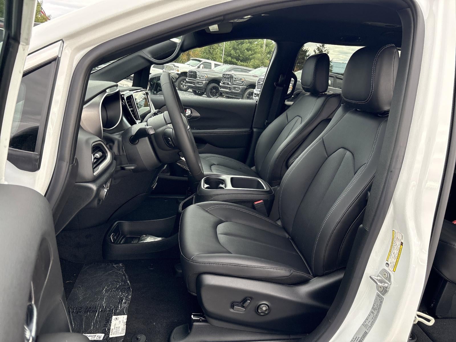 2026 Chrysler Voyager LX FWD