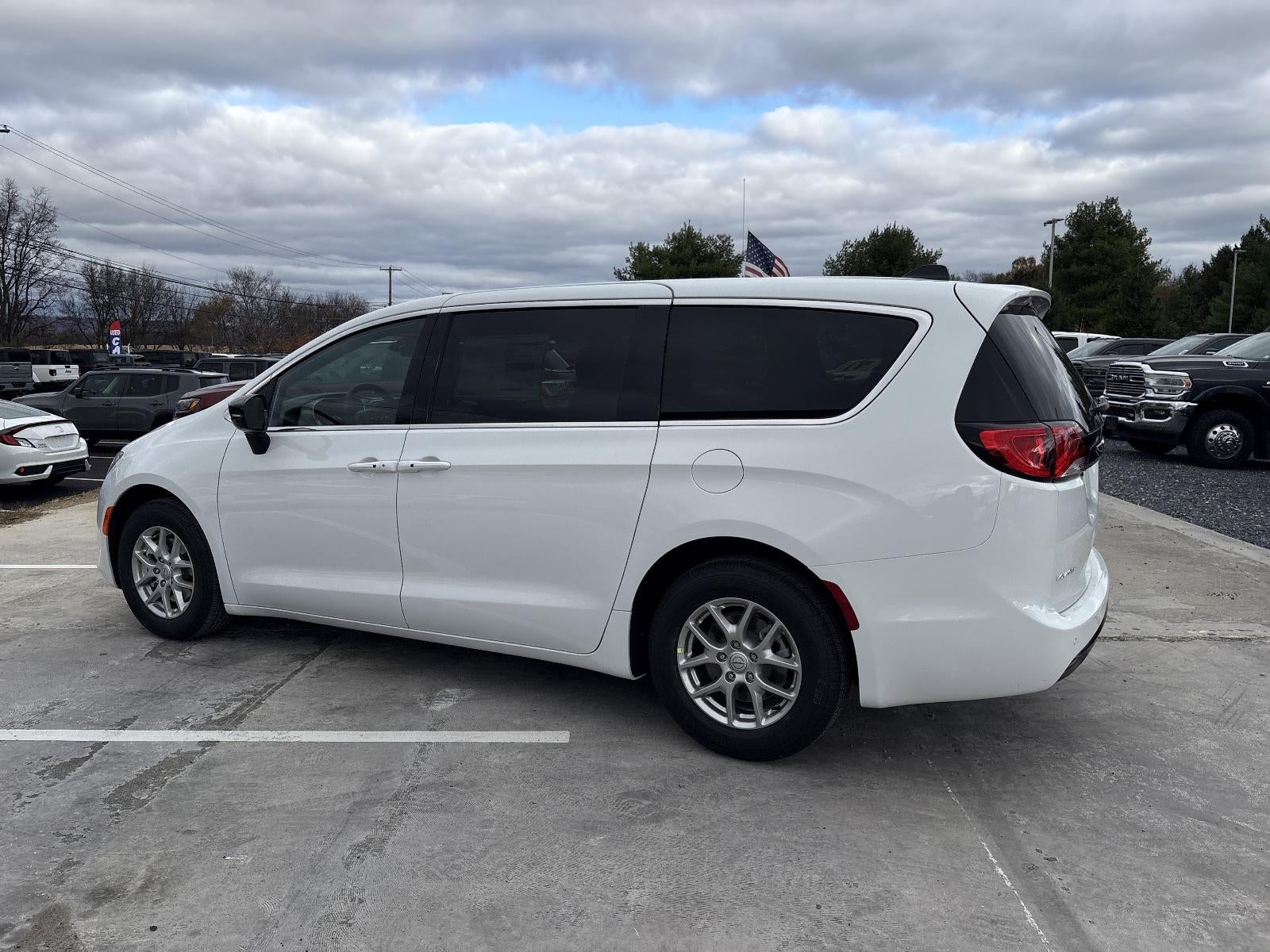 2026 Chrysler Voyager LX FWD