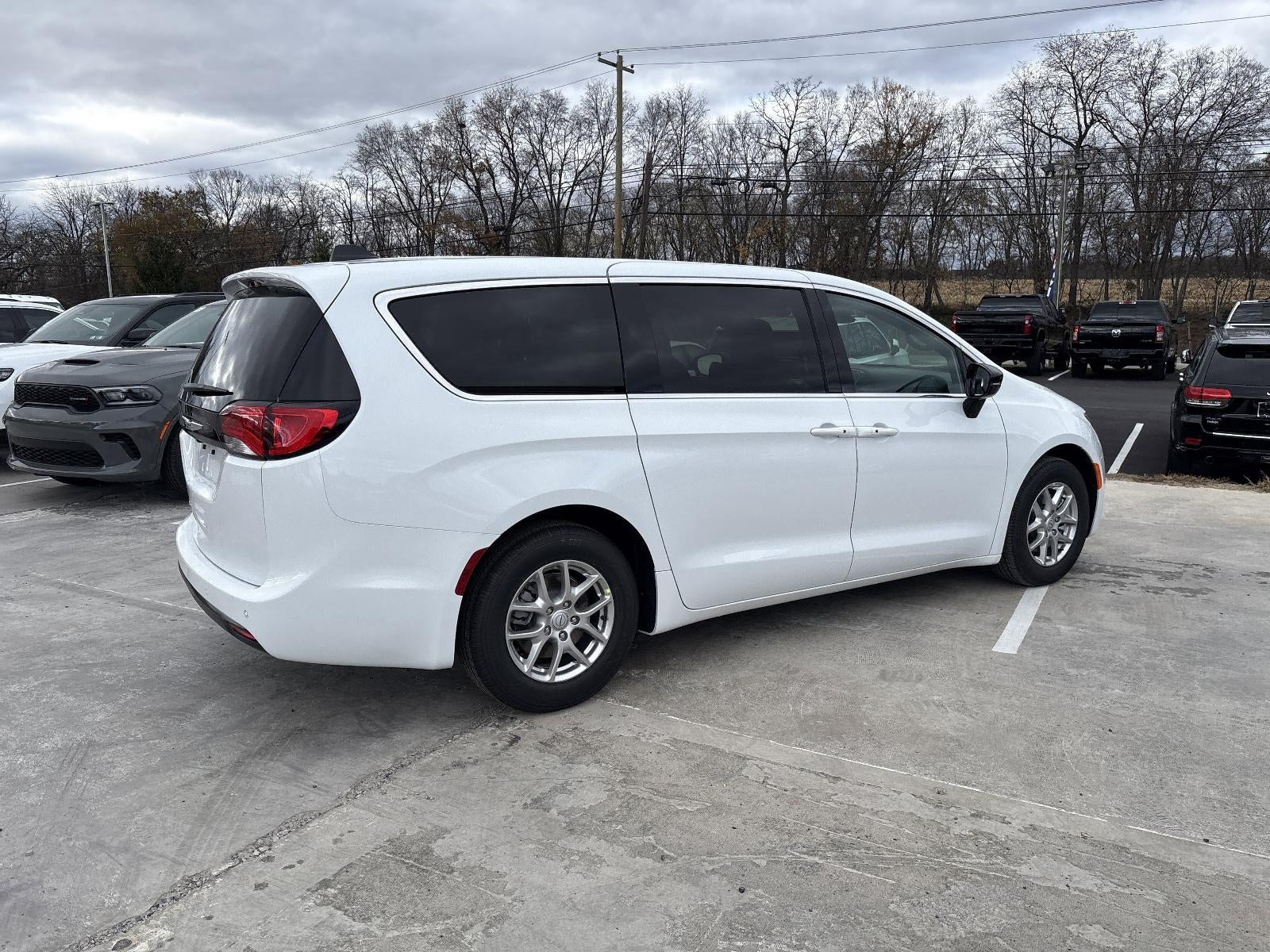 2026 Chrysler Voyager LX FWD