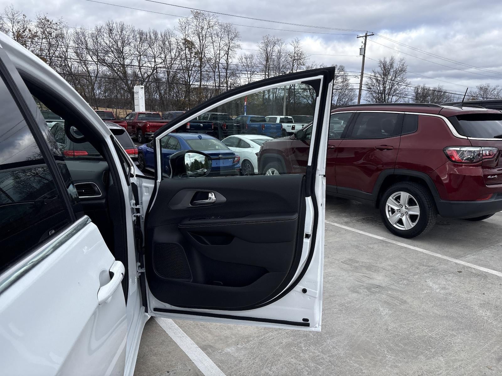 2026 Chrysler Voyager LX FWD