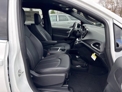 2026 Chrysler Voyager LX FWD