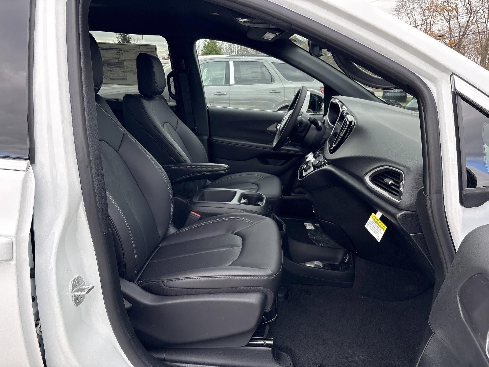 2026 Chrysler Voyager LX FWD