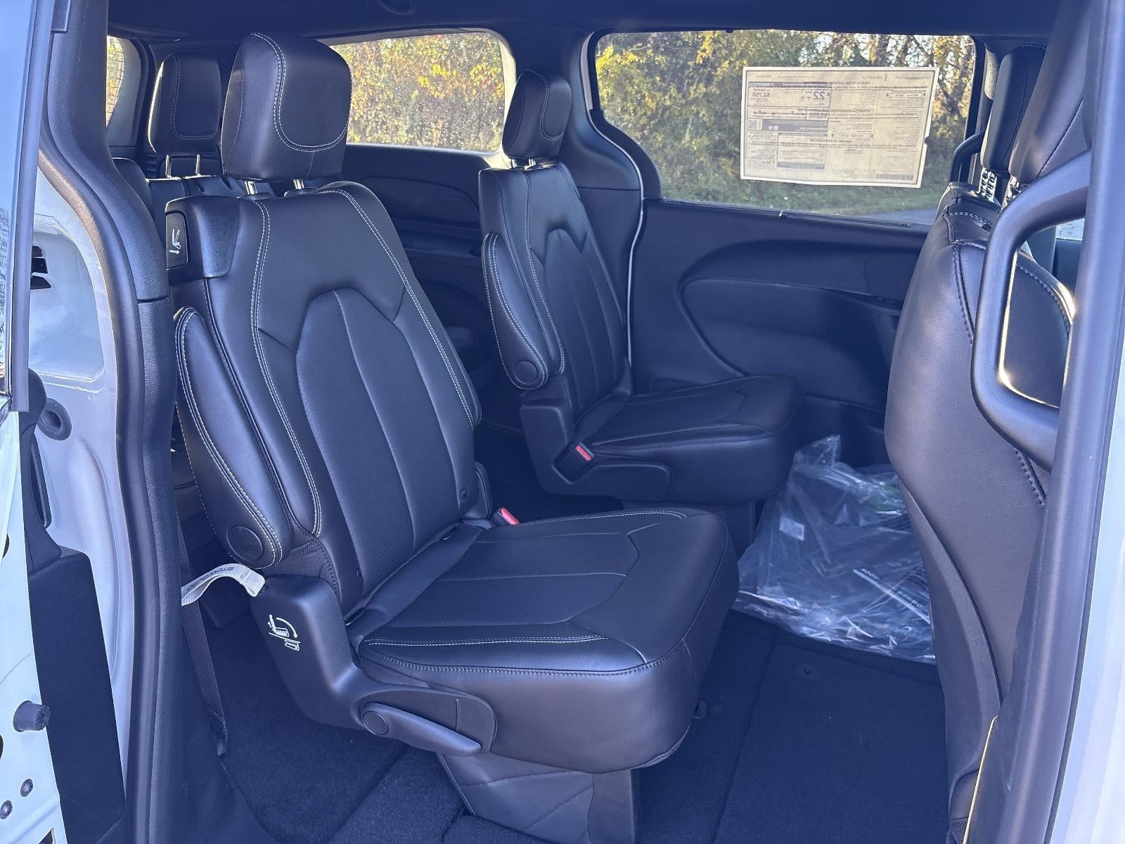 2026 Chrysler Voyager LX FWD