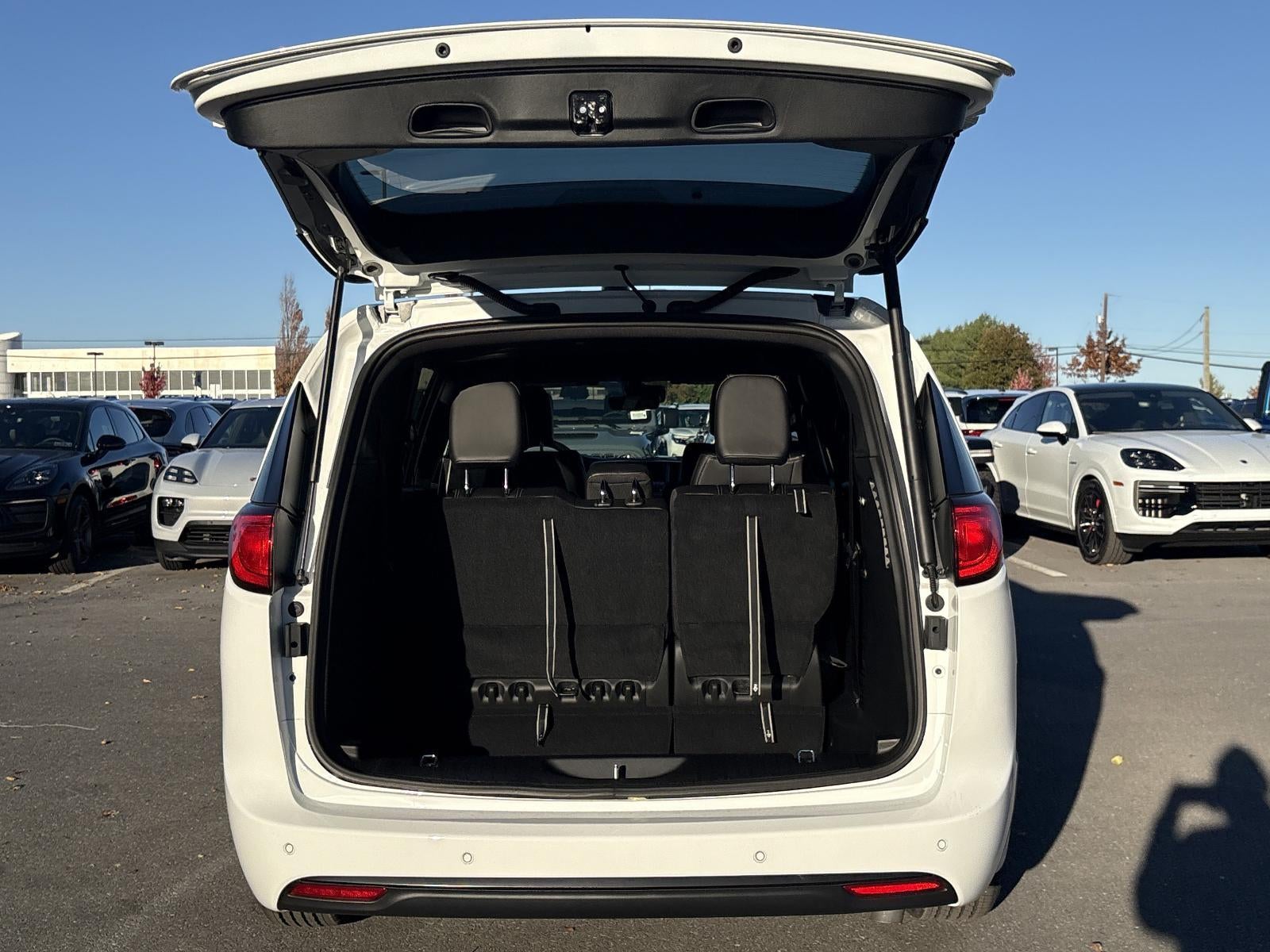 2026 Chrysler Voyager LX FWD