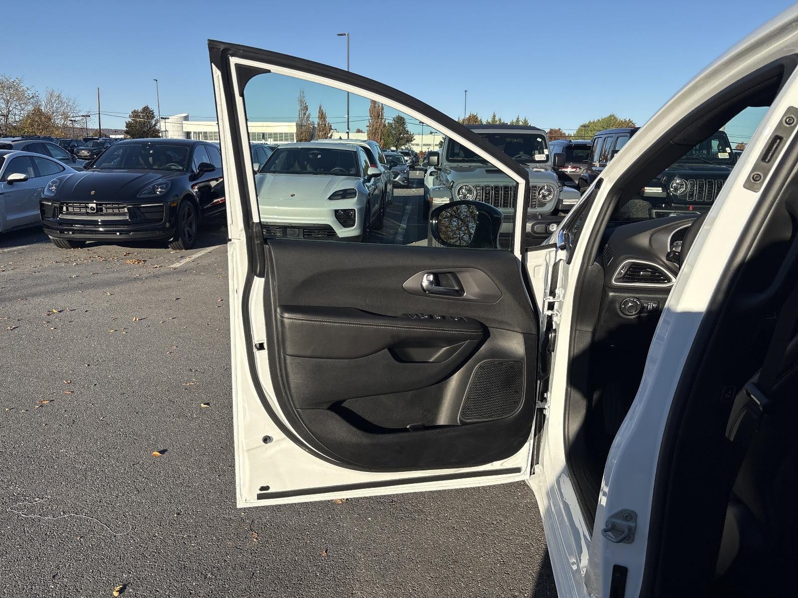 2026 Chrysler Voyager LX FWD