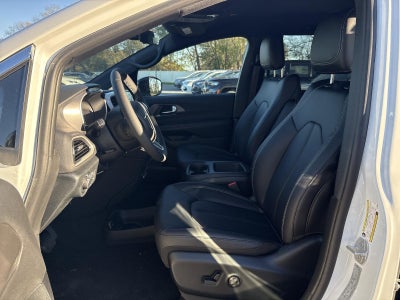 2026 Chrysler Voyager LX FWD