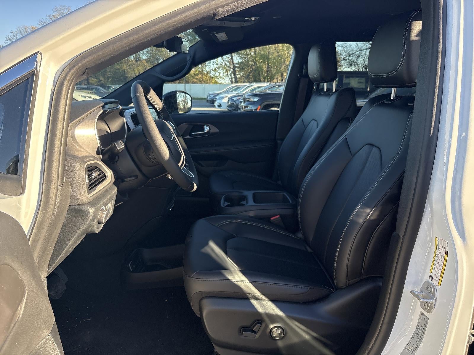 2026 Chrysler Voyager LX FWD