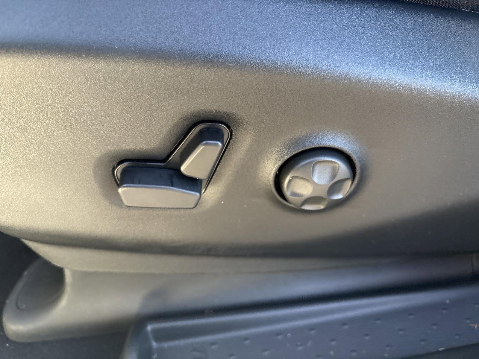 2026 Chrysler Voyager LX FWD