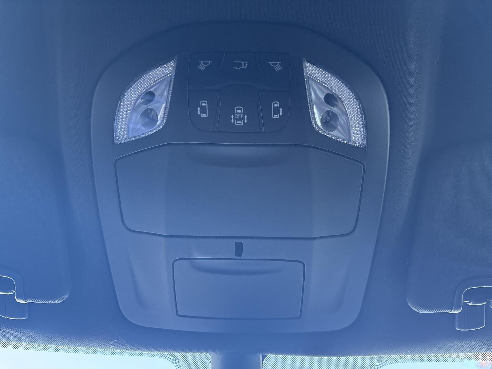 2026 Chrysler Voyager LX FWD