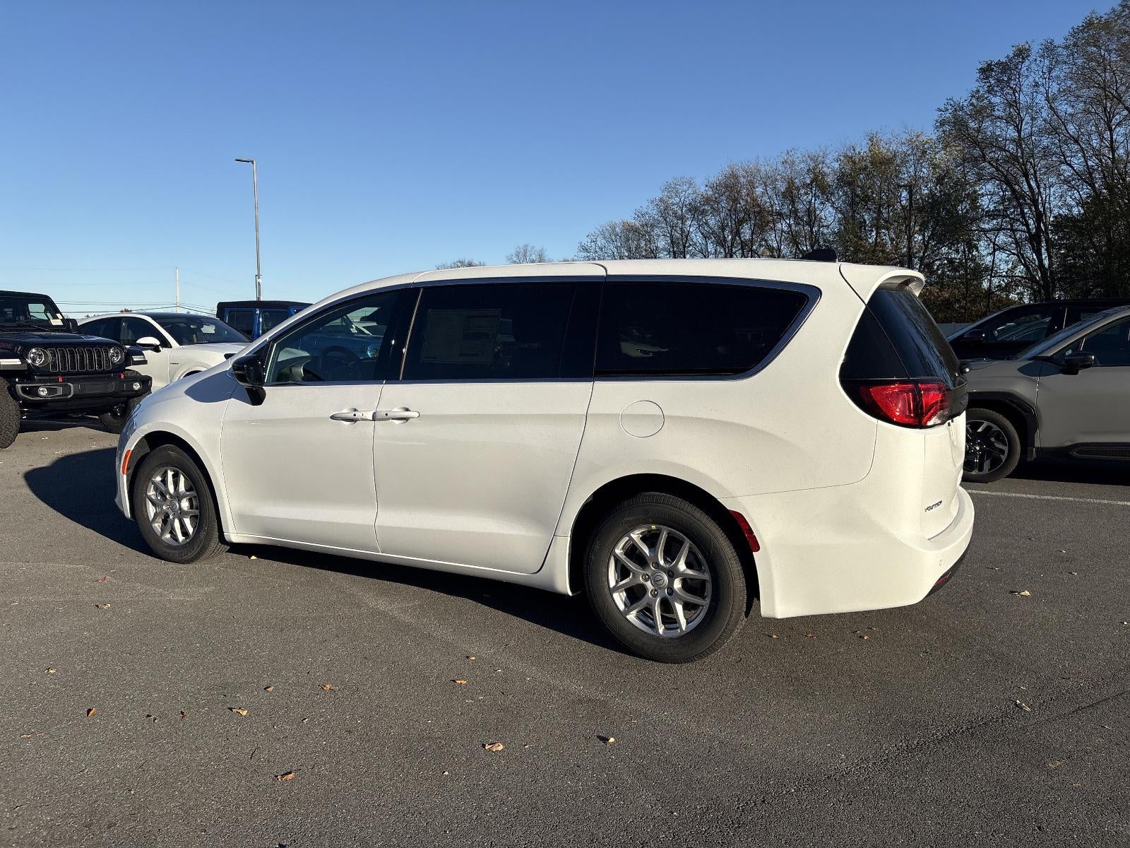 2026 Chrysler Voyager LX FWD