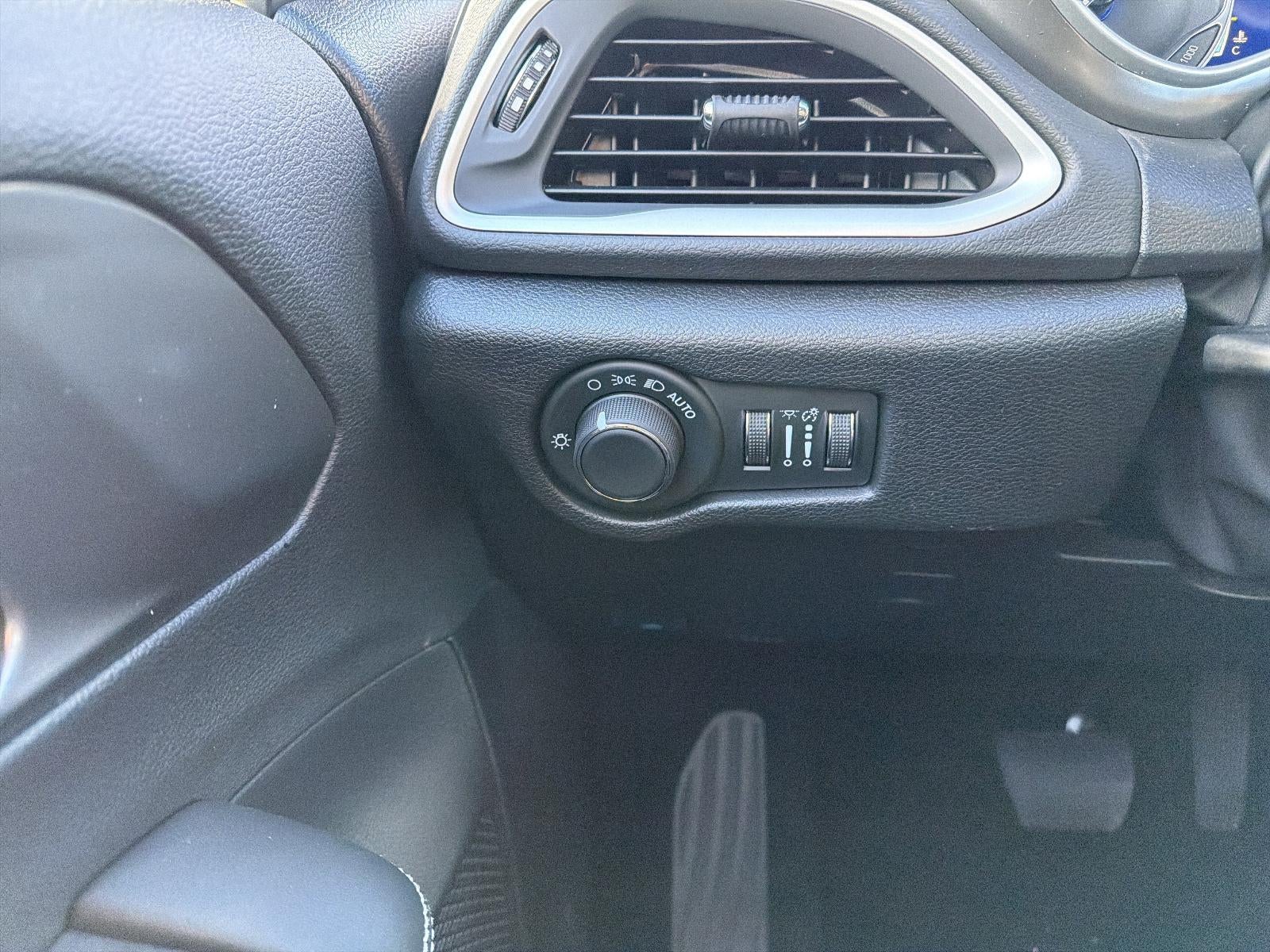 2026 Chrysler Voyager LX FWD