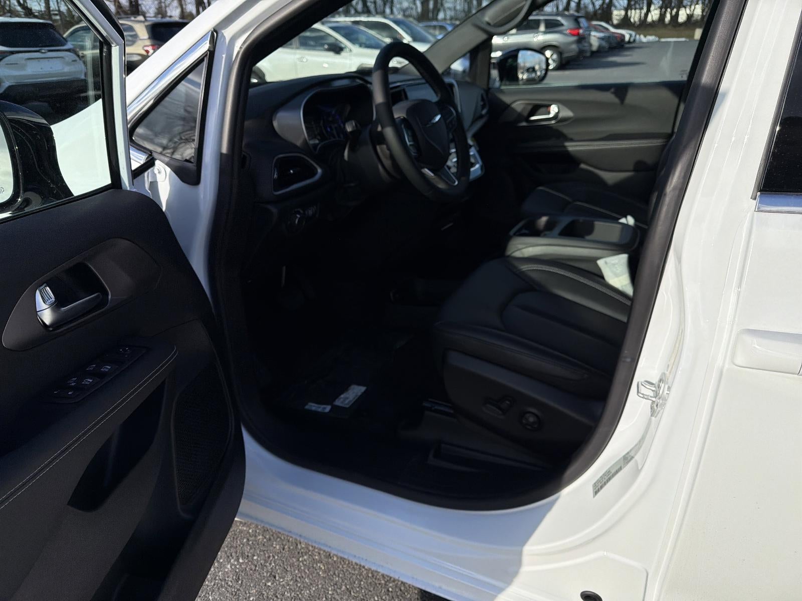 2026 Chrysler Voyager LX FWD