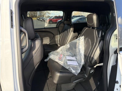 2026 Chrysler Voyager LX FWD