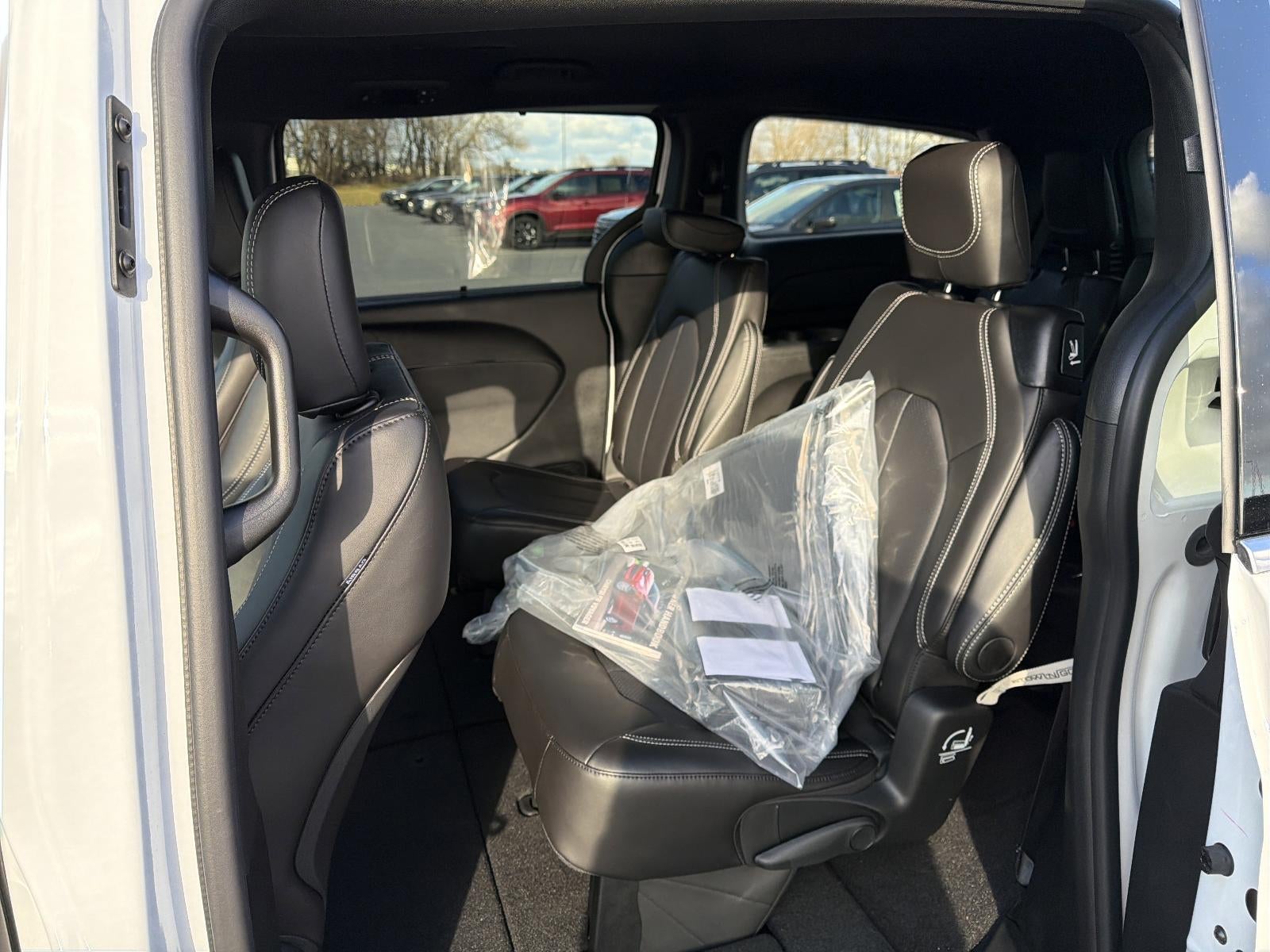 2026 Chrysler Voyager LX FWD