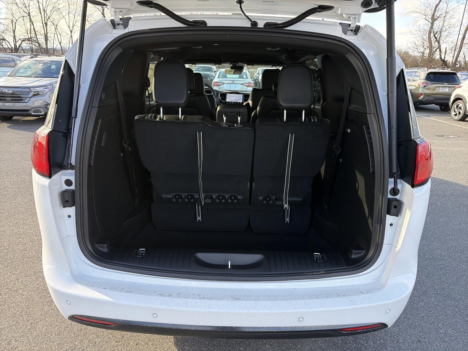 2026 Chrysler Voyager LX FWD