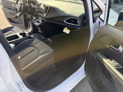 2026 Chrysler Voyager LX FWD