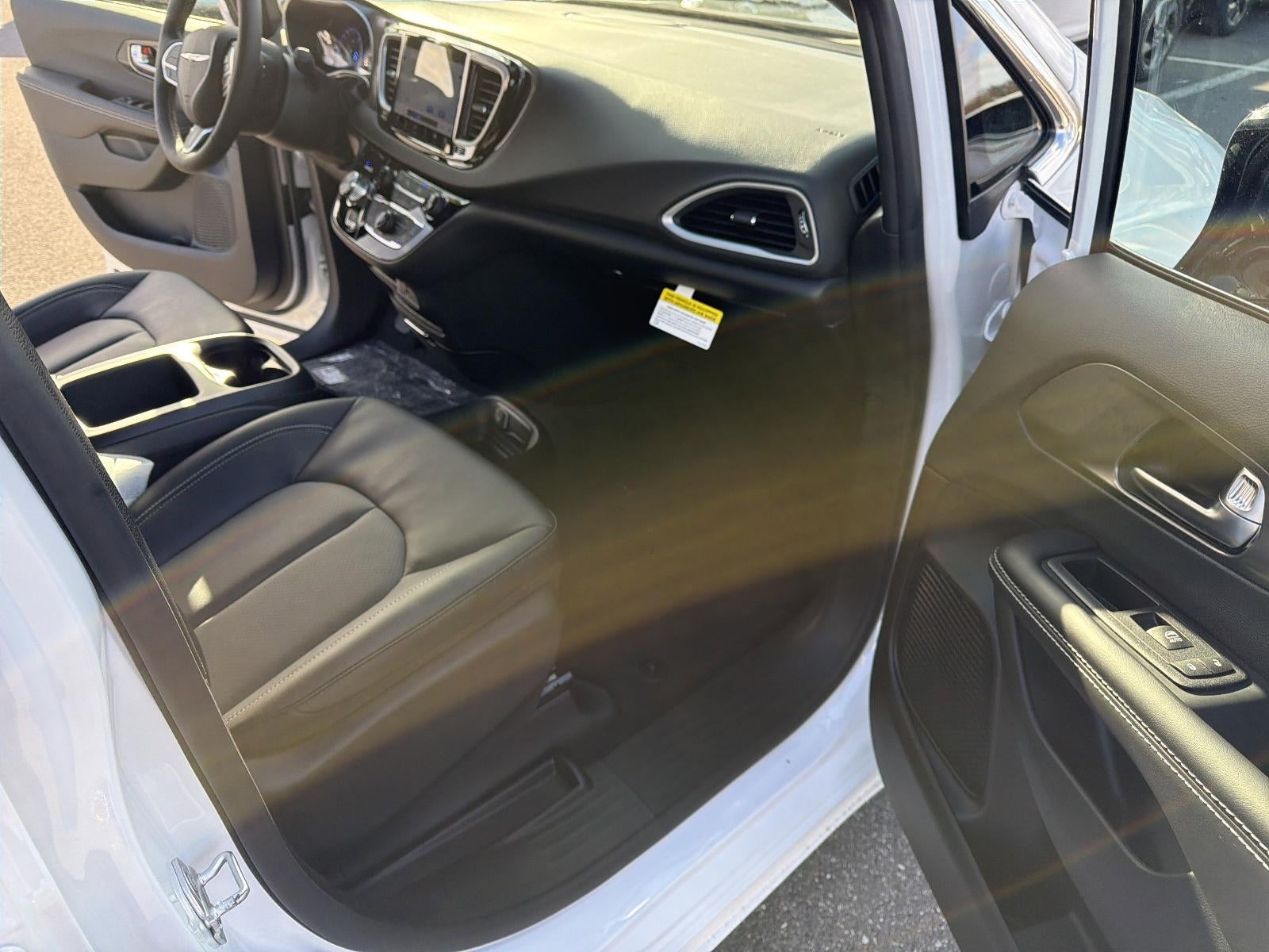 2026 Chrysler Voyager LX FWD