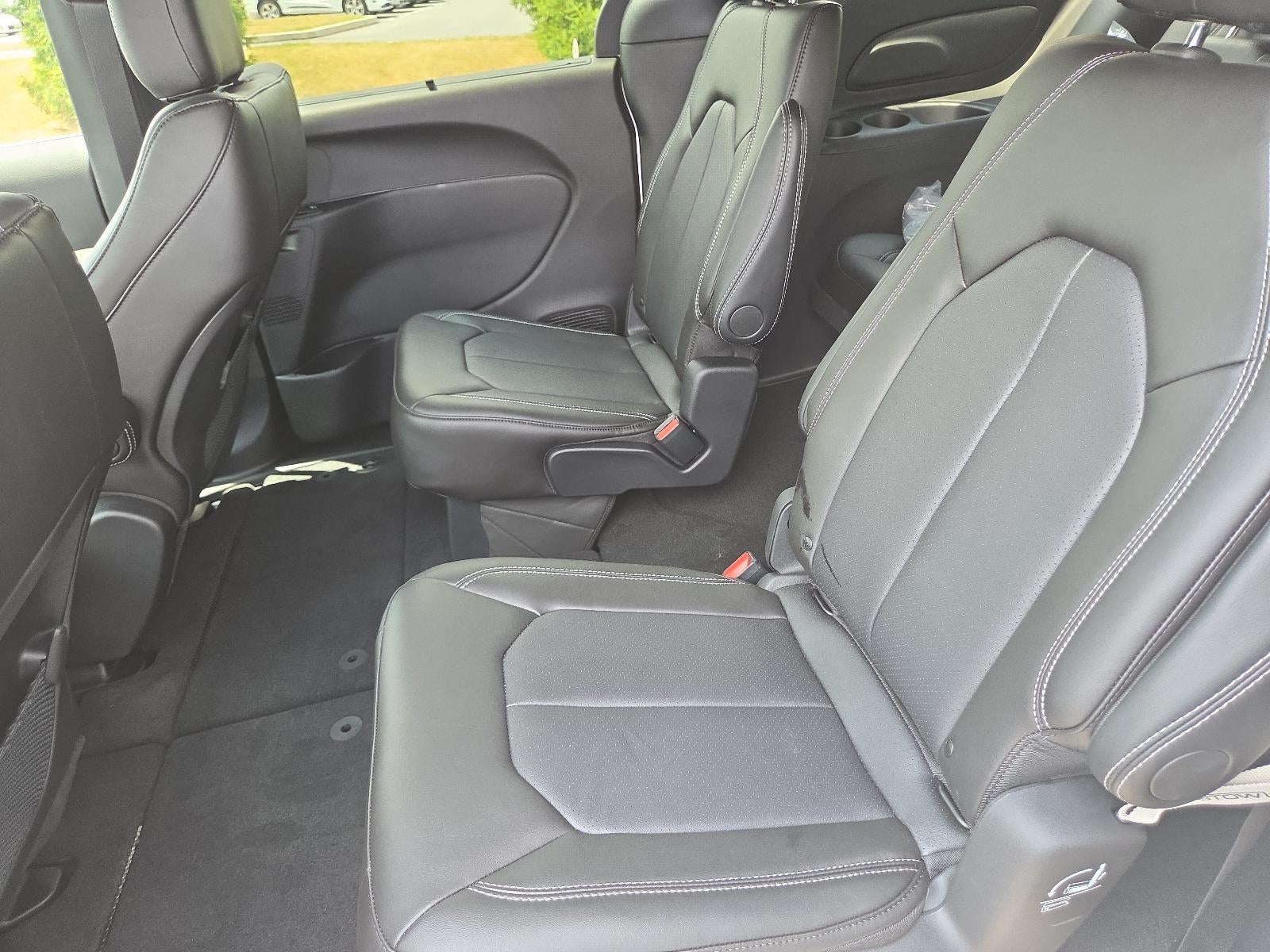 2027 Chrysler Pacifica LX FWD