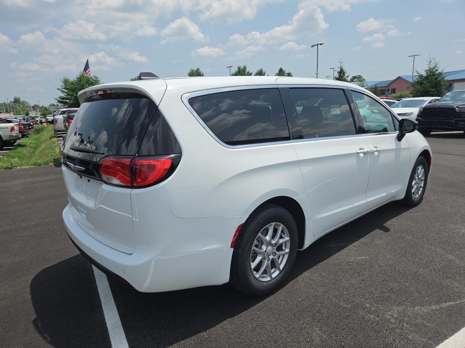 2027 Chrysler Pacifica LX FWD