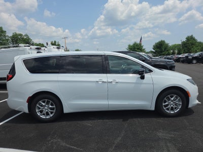 2027 Chrysler Pacifica LX FWD