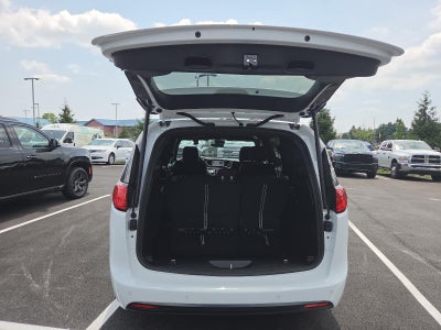 2027 Chrysler Pacifica LX FWD