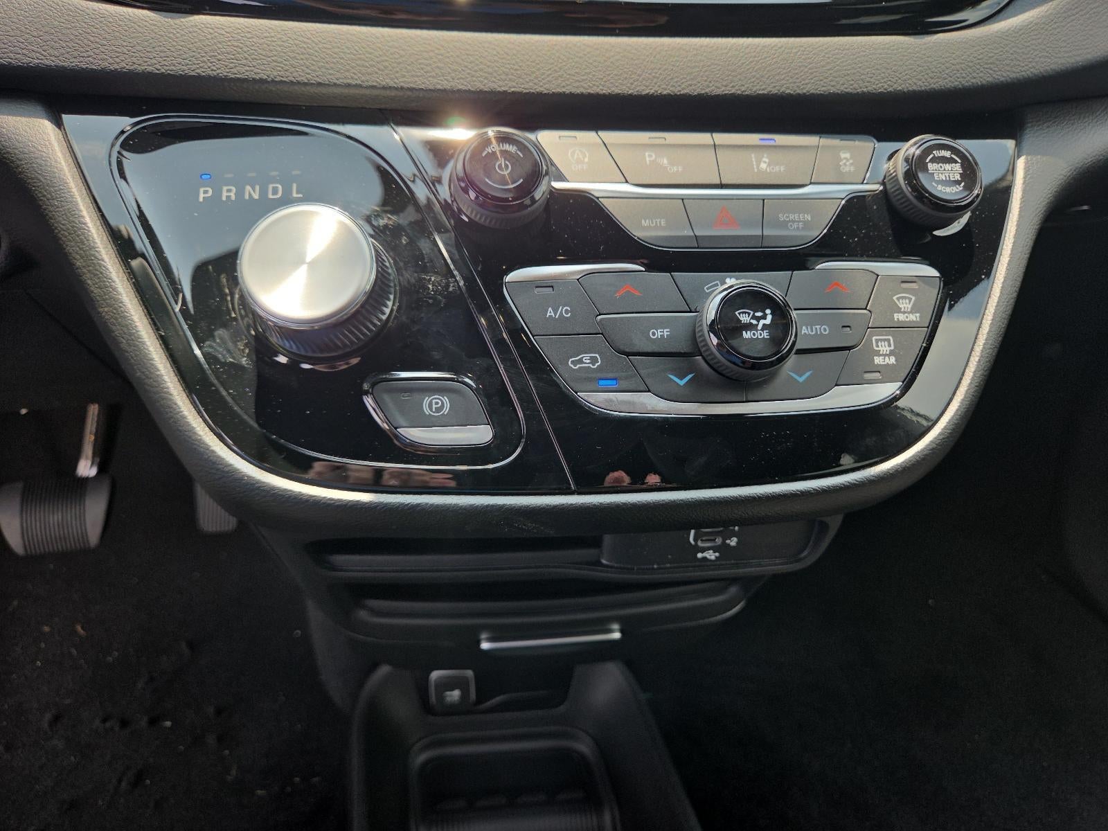 2027 Chrysler Pacifica LX FWD