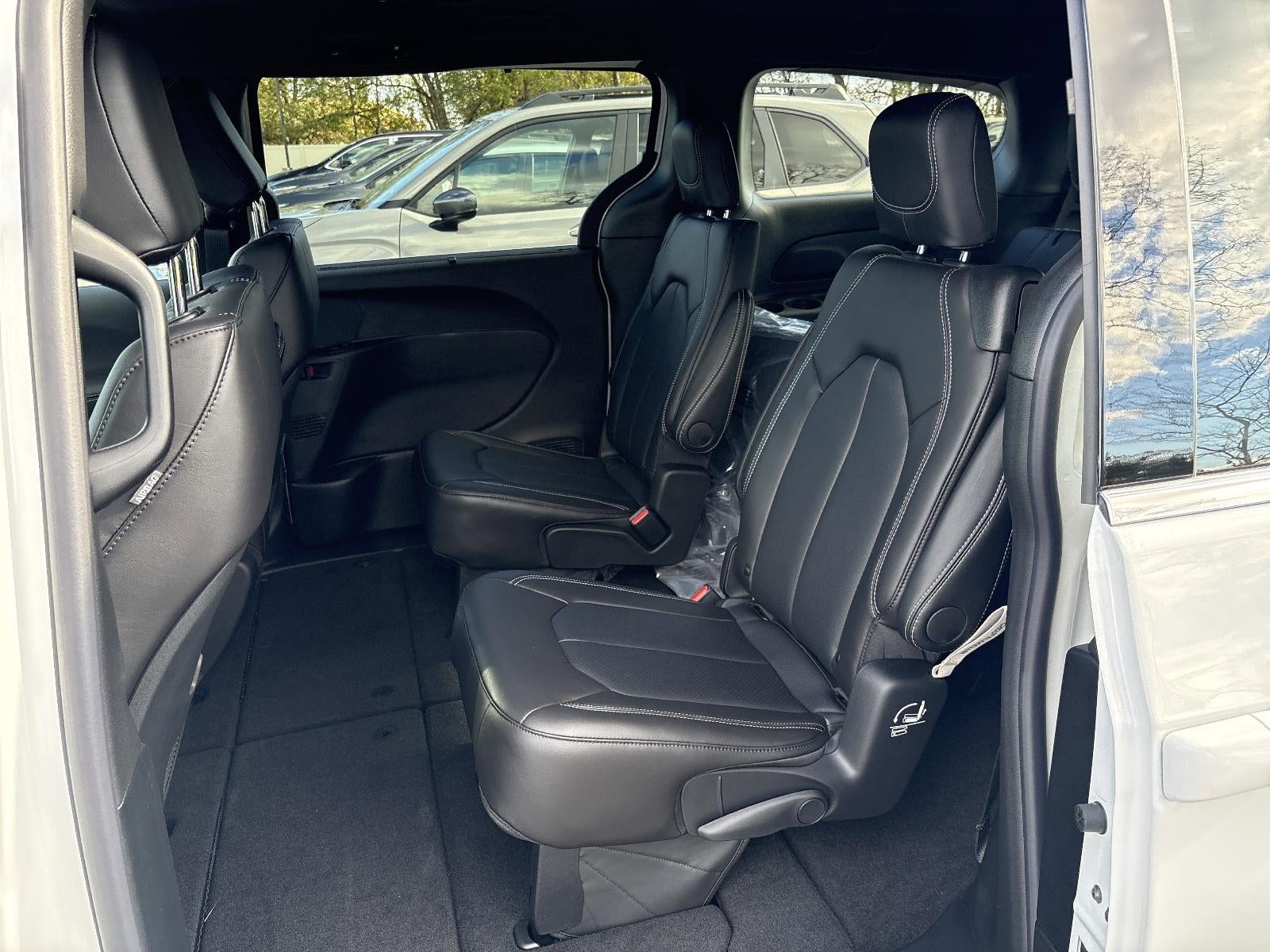 2026 Chrysler Voyager LX FWD