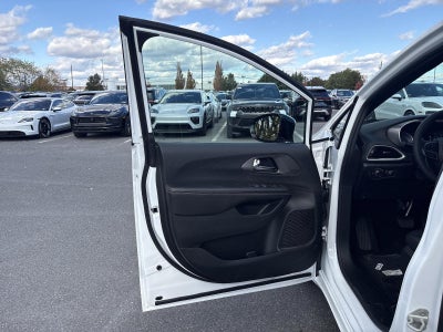 2026 Chrysler Voyager LX FWD