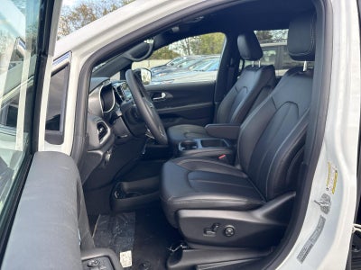 2026 Chrysler Voyager LX FWD